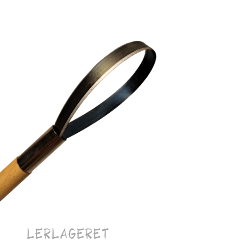 Velegnet til dekoration, afdrejning i groft ler, modellering- og gips-arbejde.
Store æggeformet slynge med et godt greb fra lerlageret.com
Den æggeformede ring måler 7,4 x 4,3 cm. Total længde 18,6 cm