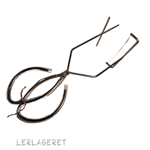 Glasurtang fra lerlageret.com Denne glasurtang er udviklet særligt til kopper og passer til de fleste. Tangen er udstyret med en god fjeder, så den er nem at bruge.