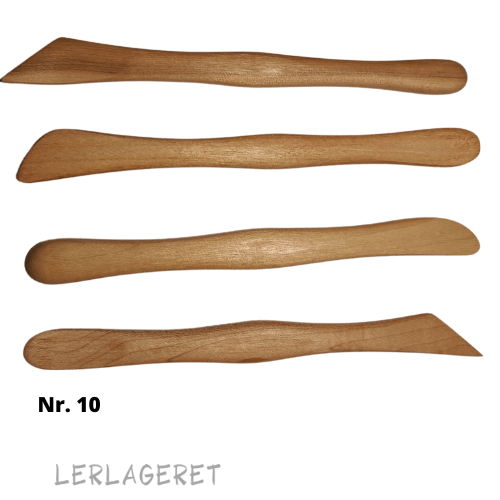 Assorterede pakke fra Lerlageret.com med 4 forskellige kvalitets modellerpinde, smukt udført i træ, med glatte overflader.
Klar til modellering, dekorering, mønster magi og mange andre ting.
Brug dem på både vådt og læderhårdt ler.