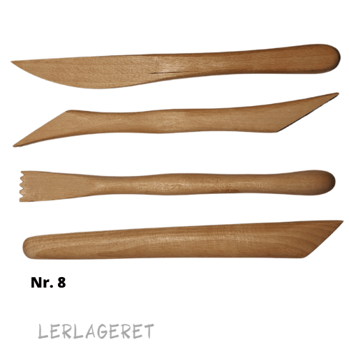 Assorterede pakke fra Lerlageret.com med 4 forskellige kvalitets modellerpinde, smukt udført i træ, med glatte overflader.
Klar til modellering, dekorering, mønster magi og mange andre ting.
Brug dem på både vådt og læderhårdt ler.