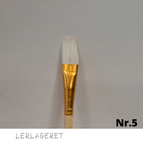 Pensler med gedehår på træ-skaft fra Lerlageret
Penslerne kan anvendes til glasering eller begyndelse, da de kan holde på en stor mængde væske.
Inden du benytter dine nyindkøbte pensler, skal du skylle hårene under varmt vand.
3 forskellige størrelser:
Nr. 5=1cm Nr. 7=1,8cm Nr. 8=2,5 cm.
Træ-skaftet er ca. 12 cm lang på alle pensler.