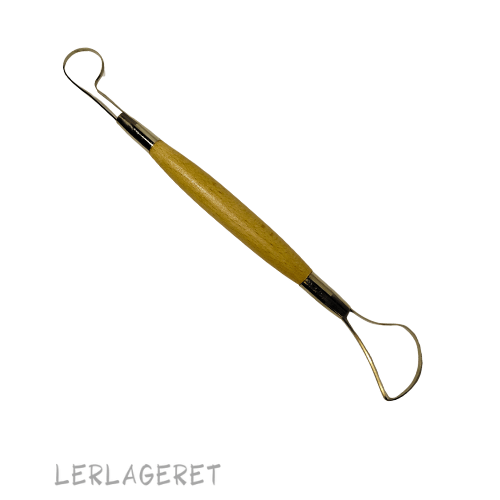 Store slynger fra Lerlageret med et træhåndtag, der ligger godt i hånden.
Meget anvendelige til modellering i store størrelser.
Måler fra 22 - 25 cm
