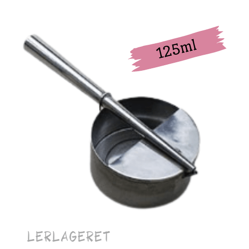 Glasursprøjte fra lerlageret.com
Anvendelse: Bruges til at sprøjte med glasur eller oxydfarver, for at skabe specielle effekter på keramikken
Når du puster luft gennem mundstykket, blæser du glasuren ud gennem det lille rør.
Den er rigtig sjov og der er uendelig mange anvendelsesmuligheder, der giver unikke resultater.