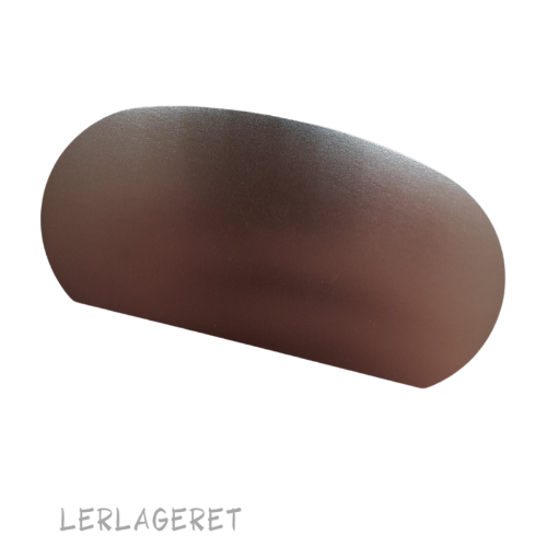 Metalskinne, Lige + rund u/tænder 9,5 cm fra lerlageret.com
Den er bøjelig, så du kan også bruge den til at rifle overflader med. Hvis du arbejder i noget af det grove ler fra lerlageret.com kan du få chamotten til at komme tydeligere frem hvis du ridser overfladen med skinnen. Den kan også bruges ved drejeskiven hvis du f.eks. drejer i ST40 kan den fjerne det yderste slikker lag
Drejer du i ST40 Supernova, er den god til at fjerne det yderste slikker lag, så strukturen i leret kommer frem.