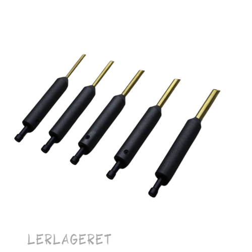 Hulprikker, med retur knap fra lerlageret.com
Fantastisk lækkert værktøj, effektivt i brug og af høj kvalitet.
Når du har prikket hullet, trykker du på knappen hvorefter røret automatisk renses, nemt og smart.
5 forskellige størrelser.