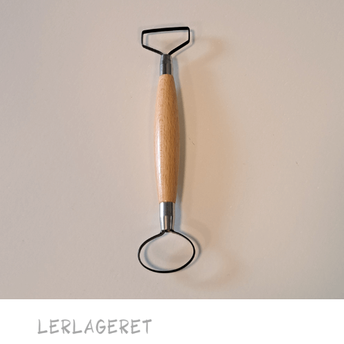 Store slynger fra lerlageret.com med dobbelt hoved og et godt træhåndtag. Oval og Lige slynge Længde 17 cm Slynge bredde 3,5 cm