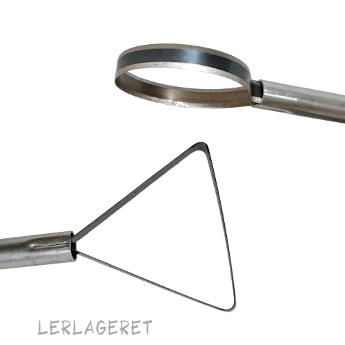 Slynge fra Lerlageret med dobbelt hoved.  En rigtig god "allround" slynge der kan bruges til mange forskellige formål. Som feks. udhuling af enmer, modellering og afdrejning.  Slyngen der er fremstillet i skarpvalset stål   Nr. 1 21 cm  Nr. 2 og 3 17 cm.