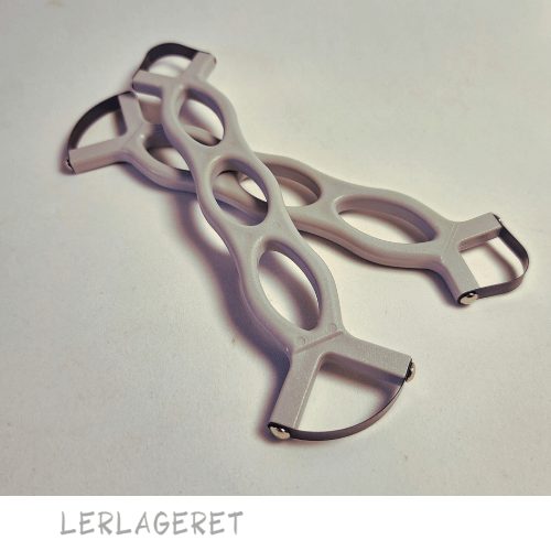 Dobbelt slynge fra Lerlageret  Perfekt til dekoration, som carving.  Metal med plast håndtag 12,5 cm.